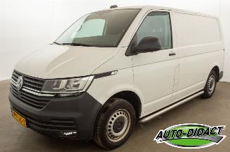 Vaurioauto  commercial vehicles Volkswagen Transporter 2.0 TDI L1H1 Airco 106.328 km NAP 2020/12