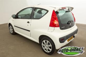 Peugeot 107 1.0-12V Airco picture 3