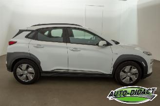 Hyundai Kona 64 kWh EV Comfort Camera Clima picture 36