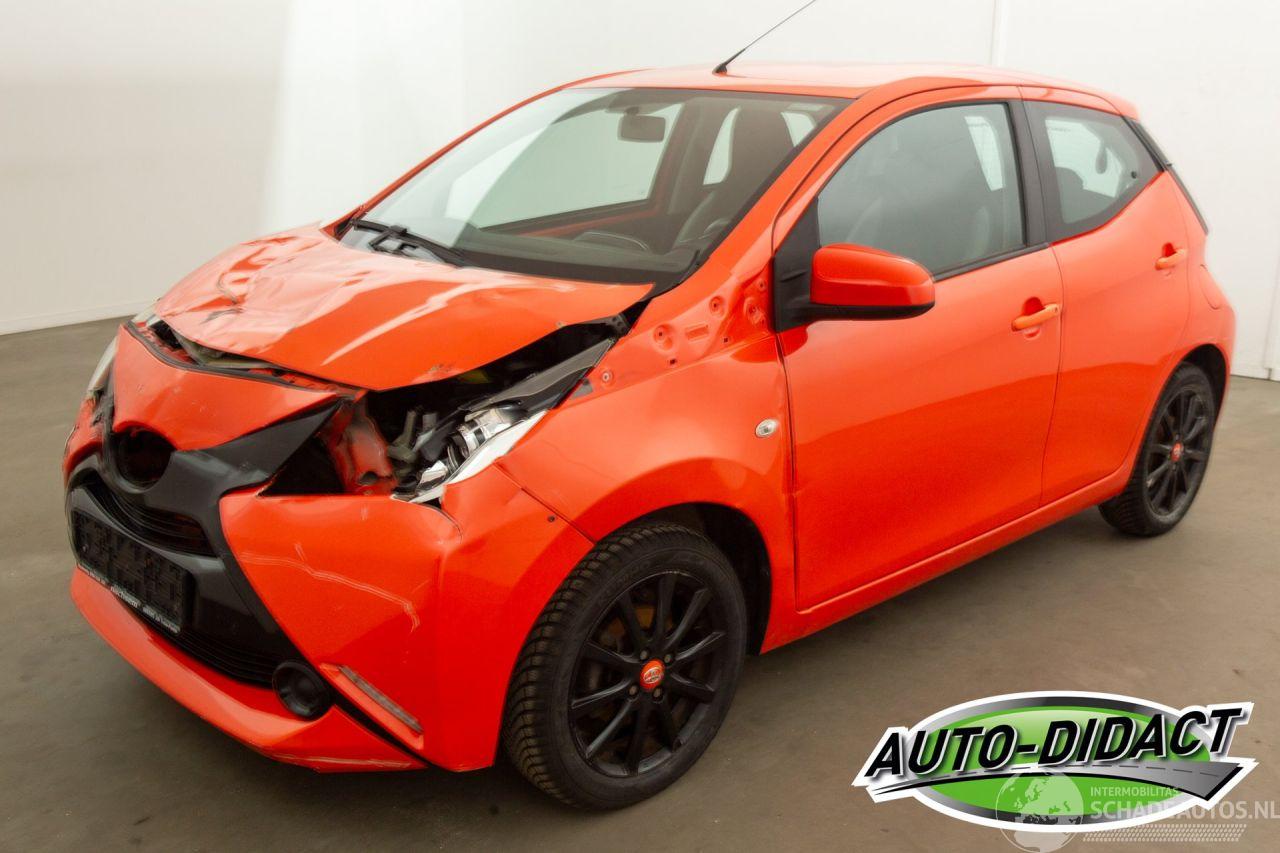 Toyota Aygo 1.0 VVT-i Navi Airco x-play