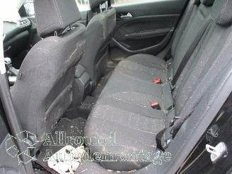 Peugeot 308 308 (L3/L8/LB/LH/LP) Hatchback 5-drs 1.2 12V e-THP PureTech 130 (EB2DT=
S(HNY)) [96kW]  (11-2013/06-2021) picture 12