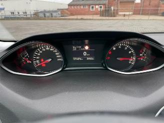 Peugeot 308 SW PureTech 1.2 Panorama / Navi / LED picture 9