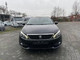 Peugeot 308 SW PureTech 1.2 Panorama / Navi / LED picture 2
