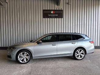 Voiture accidenté Skoda Superb Combi 2.0 TDI Selection R-Kamera / LED 2024/9