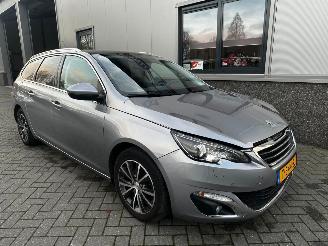krockskadad bil auto Peugeot 308 1.2 PureTech Allure Automaat 2017/4