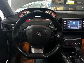 Peugeot 308 1.2 PureTech Allure Automaat picture 31