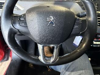 Peugeot 208 1.2 PureTech Automaat picture 8
