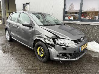krockskadad bil auto Volkswagen Polo 1.2TSI Highline 2014/5