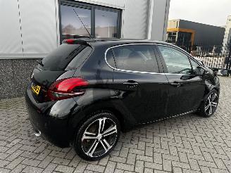 Peugeot 208 1.2 PureTech GT-Line Automaat picture 2