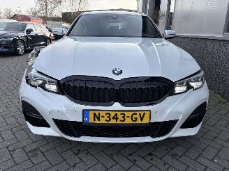 BMW 3-serie 330i M-Pakket High Executive Automaat picture 15