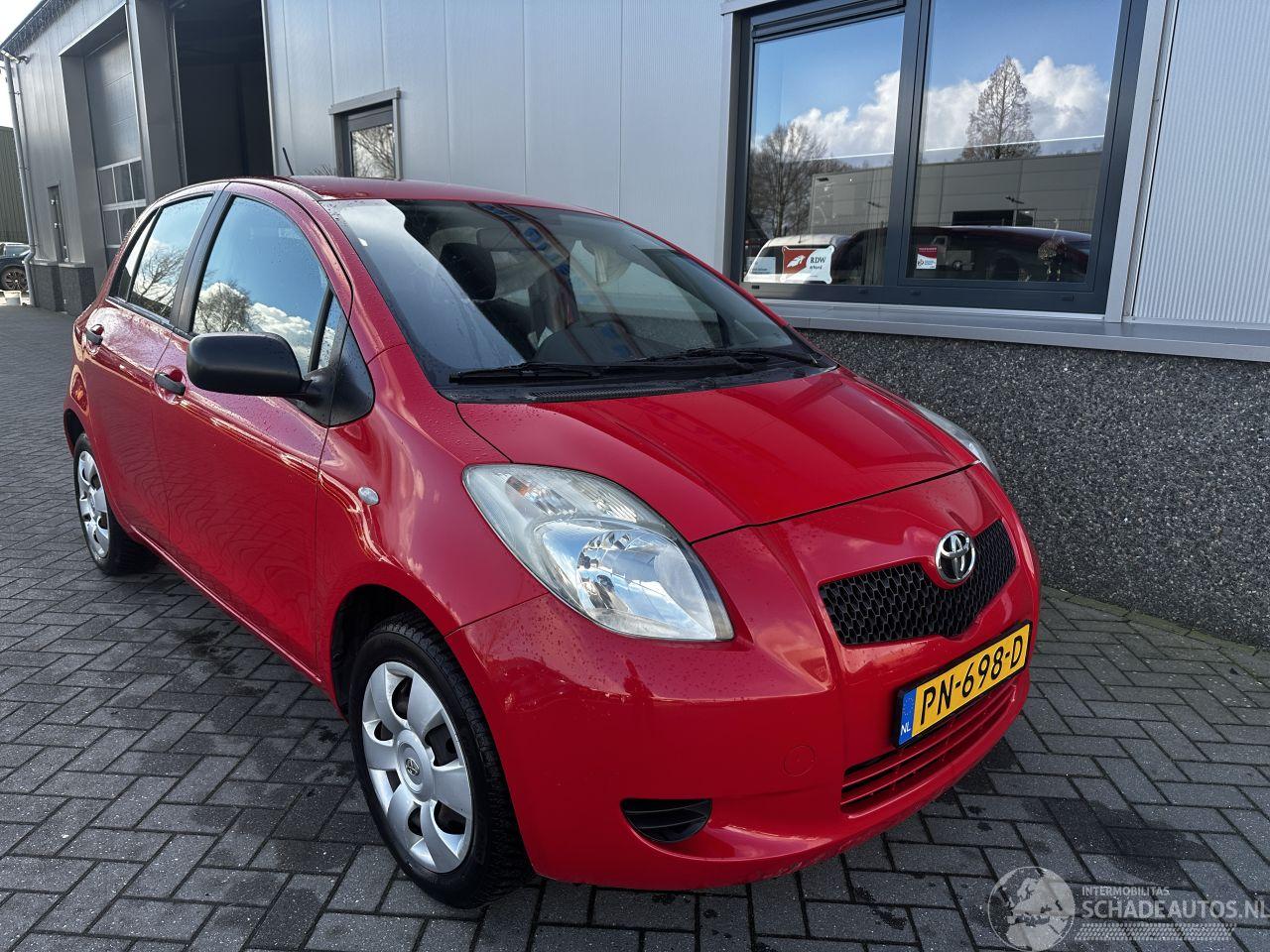 Toyota Yaris 1.0 VVTI Idols