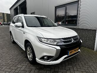 Coche accidentado Mitsubishi Outlander 2.0 PHEV Business Edition 2015/12