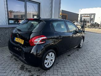 Peugeot 208 1.2 VTi Envy picture 14