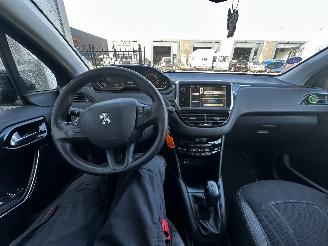 Peugeot 208 1.2 VTi Envy picture 17