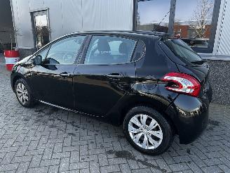 Peugeot 208 1.2 VTi Envy picture 4