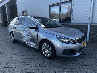 Coche accidentado Peugeot 308 1.2 PureTech Blue Lease Premium 2018/9