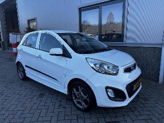 damaged passenger cars Kia Picanto 1.0 CVVT Design Edition 2013/3