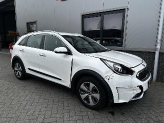 skadebil auto Kia Niro 1.6 GDI Hybrid ComfortLine 2017/7