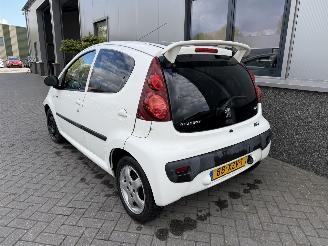 Peugeot 107 1.0 Sportium picture 10