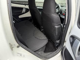 Peugeot 107 1.0 Sportium picture 26