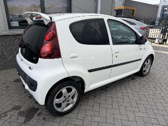 Peugeot 107 1.0 Sportium picture 4