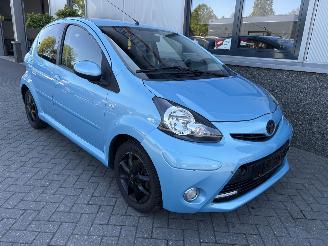 Vaurioauto  passenger cars Toyota Aygo 1.0 VVT-i Dynamic Blue 2013/12