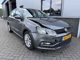 damaged passenger cars Volkswagen Polo 1.2 TSI Comfortline Connected Series 2017/2