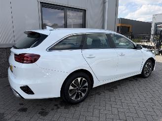 Kia Ceed 1.6 GDI PHEV DynamicLine Plug-in Sportswagon picture 5