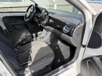 Volkswagen Up! 1.0 High up! BlueMotion picture 16
