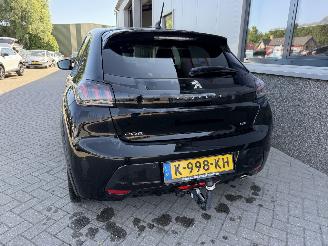 Peugeot 208 1.2 PureTech GT picture 39