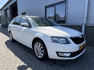 krockskadad bil auto Skoda Octavia 1.0 TSI Greentech Ambition Business 2016/10