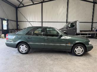 Mercedes C-klasse 200 Sport picture 3