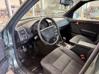 Mercedes C-klasse 200 Sport picture 24