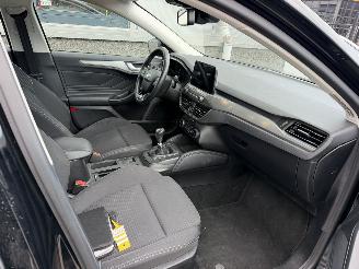 Ford Focus 1.0 EcoBoost Titanium Business picture 12