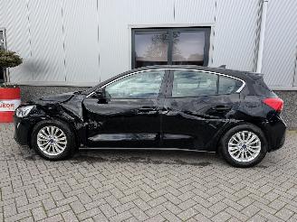 Ford Focus 1.0 EcoBoost Titanium Business picture 19