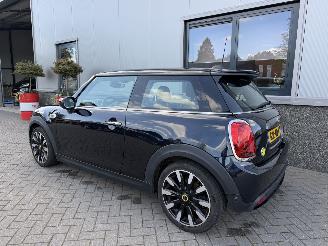Mini Electric MINI Yours 33 kWh picture 19