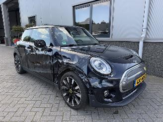 uszkodzony samochody osobowe Mini Electric MINI Yours 33 kWh 2020/12