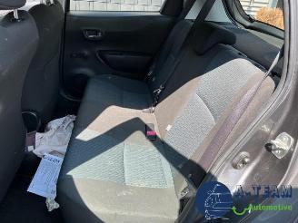 Toyota Yaris Yaris III (P13), Hatchback, 2010 / 2020 1.0 12V VVT-i picture 10