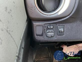 Toyota Yaris Yaris III (P13), Hatchback, 2010 / 2020 1.0 12V VVT-i picture 12