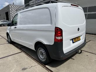 krockskadad bil bedrijf Mercedes Vito 110 CDI Navigatie 2.0D Airco 2022/9