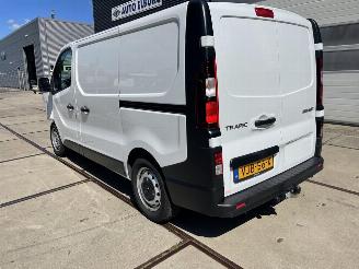 krockskadad bil bedrijf Renault Trafic 2.0 dCi 120 T29 L1H1 Comfort 2021/1