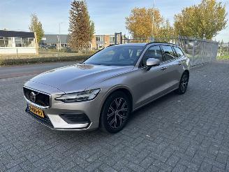 Damaged car Volvo V-60 2.0 B3 Essential Edition 2024/1