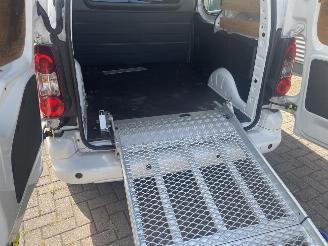 Peugeot Partner 120 1.6 BlueHDi 100 L1 Première S&S picture 12