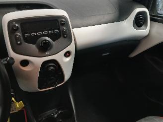 Peugeot 108 108 Hatchback 1.0 12V (1KRFE(CFB)) [51kW]  (05-2014/...) picture 16