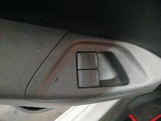 Peugeot 108 108 Hatchback 1.0 12V (1KRFE(CFB)) [51kW]  (05-2014/...) picture 13