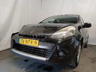Damaged car Renault Clio Clio III Estate/Grandtour (KR) Combi 1.2 16V TCE 100 (D4F-784(D4F-H7))=
 [74kW]  (11-2007/12-2012) 2010/11