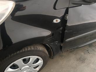 Peugeot 107 107 Hatchback 1.0 12V (384F(1KR)) [50kW]  (06-2005/05-2014) picture 16