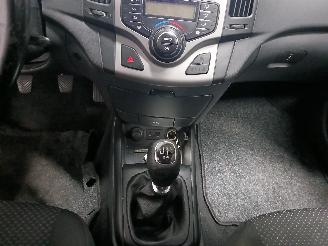 Hyundai I-30 i30 (FD) Hatchback 1.4 CVVT 16V (G4FA) [77kW]  (10-2007/11-2011) picture 17