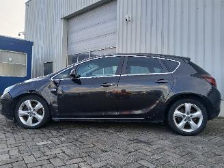 Opel Astra Astra J (PC6/PD6/PE6/PF6) Hatchback 5-drs 1.7 CDTi 16V EcoFLEX 130 (A1=
7DTE(Euro 5)) [96kW]  (07-2011/10-2015) picture 4