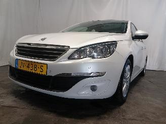 Damaged car Peugeot 308 308 SW (L4/L9/LC/LJ/LR) Combi 5-drs 1.2 12V e-THP PureTech 130 (EB2ADT=
S(HNS)) [96kW]  (03-2014/06-2021) 2014/5